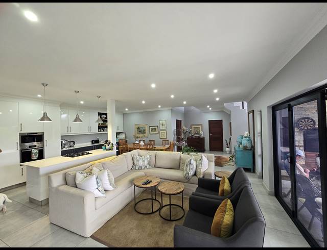 3 BEDROOM HOUSE FOR SALE IN NEW SALT ROCK CITY